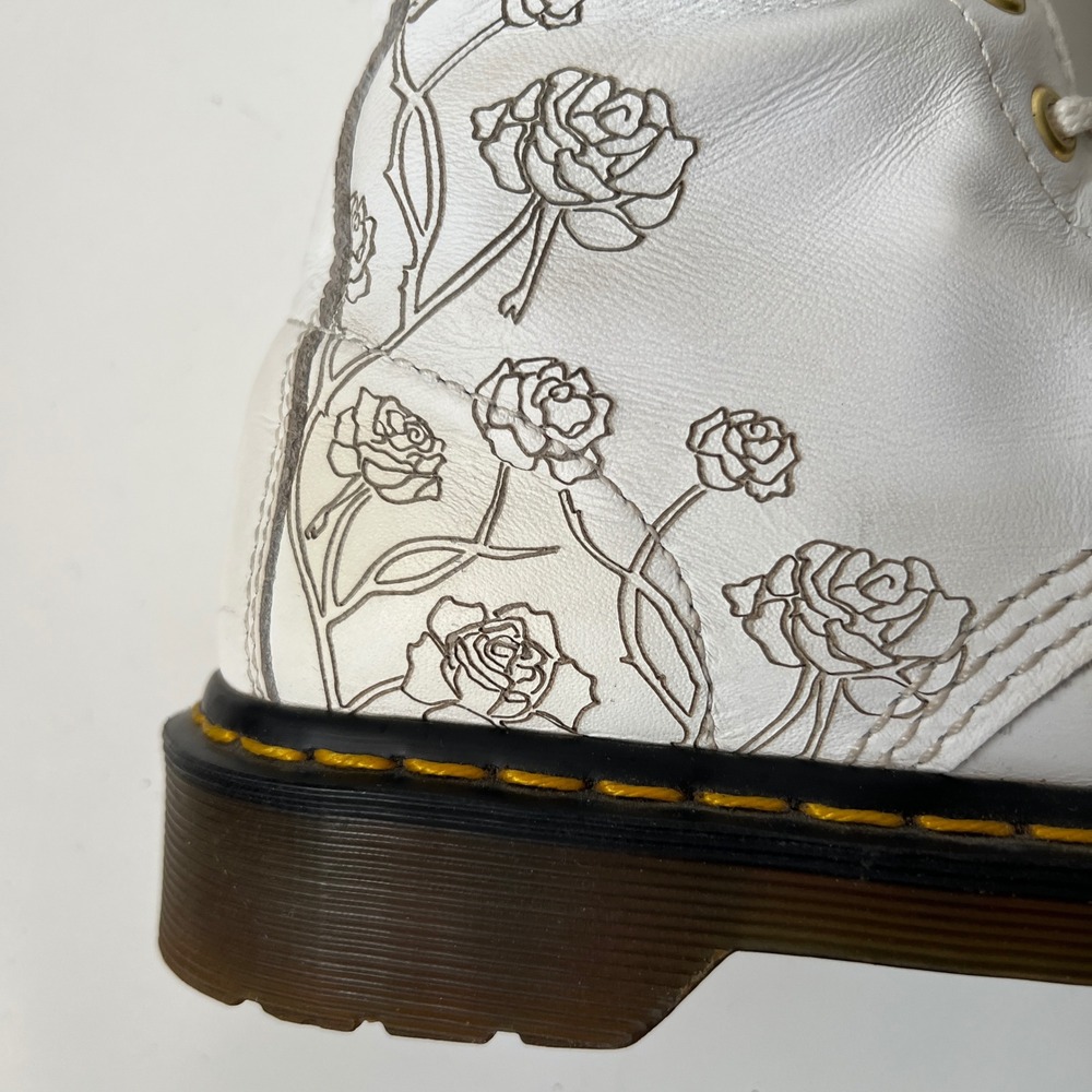 Vintage Dr. Martens 14 Hole Lace Up Tall Boots 7 White Rose Etched Leather Docs - Picture 9 of 13